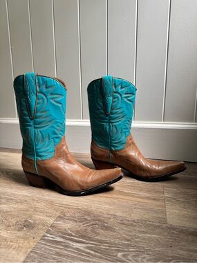 GUESS “punk” turquoise and tan cowboy boots women’s size 7